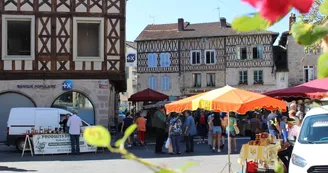 Marché hebdomadaire de Saint-Léonard de Noblat