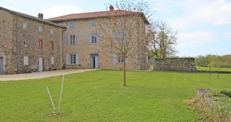 Gite des Hauts de Bosmie, commune de Bosmie L'Aiguille en Limousin - pelouse côté arrivée_27