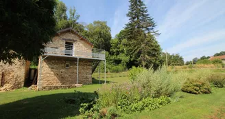 Vue sur le bâtiment depuis le jardin_29