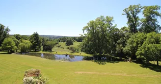 Chambre d'hôtes "Le Chateau De La Chabroulie" à Isle en Haute-Vienne (Limousin)- vue de la chambre Bonne Maman_19