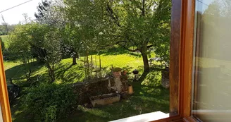 Chambre d'hôtes "La Fromagerie" à Saint Martin Le Vieux en Haute-Vienne (Limousin) - vue de la chambre sur cour_19