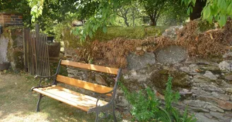 Chambre d'hôtes "La Fromagerie" à Saint Martin Le Vieux en Haute-Vienne (Limousin) - Banc le long du mur_34