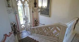 Château de Bort à Saint Priest Taurion en Haute-Vienne (Nouvelle Aquitaine)- Escalier vers les chambres d'hôtes_6