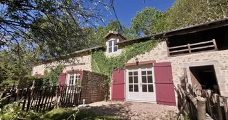 Cerisier-exterior-with-garden-web