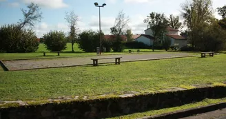 Terrain de pétanque communal à proximité du gîte (30m)_40