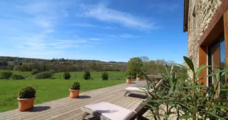 La terrasse plein sud - Gîte "Chez le Bayle" à Condat sur Vienne en Haute-Vienne (Limousin)_20