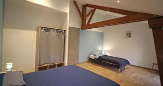 Gîte de 'La Reille' à Cussac en Haute-Vienne (Nouvelle Aquitaine)- chambre bleue à l'étage_31