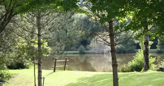 Le hameau de Maridèle à Cussac en Haute-Vienne,au bord de l'étang_19