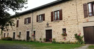 Gite "La Condamine" à Eymoutiers en Haute-Vienne (Limousin en Nouvelle Aquitaine). Gîte côté cour._16