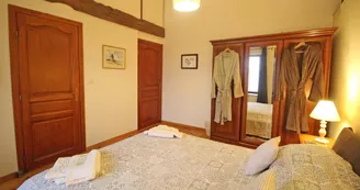 Maison de Massaloux à Gorre en Haute-Vienne (Nouvelle Aquitaine) - chambre jaune_38