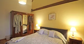 Maison de Massaloux à Gorre en Haute-Vienne (Nouvelle Aquitaine) - chambre jaune_37