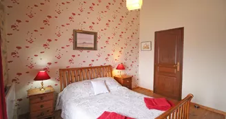 Maison de Massaloux à Gorre en Haute-Vienne (Nouvelle Aquitaine) - chambre coquelicot_18