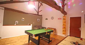 Maison de Massaloux à Gorre en Haute-Vienne (Nouvelle Aquitaine) - salle de jeux_34