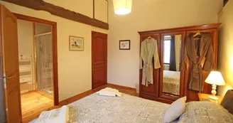 Maison de Massaloux à Gorre en Haute-Vienne (Nouvelle Aquitaine) - chambre jaune_40