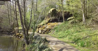 sentiers sur le bord de la Gorre juste en dessous du gite "la Chaudière"_33