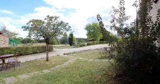 Gite "Le Chambéry" à Saint Brice Sur Vienne en Haute-Vienne - vue devant le gite_20