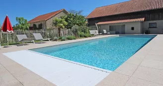 Ferme de Rouffignac à Blanzac en Haute-Vienne - la piscine accessible l'après midi_35