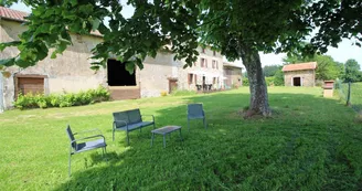 Gîte Le Tilleul Le Chalard sur la commune de Chalus en Haute-Vienne - à l'ombre du tilleul_3