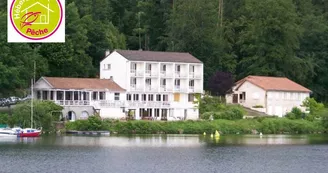 La caravelle au bord du  lac de Vassiviere