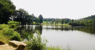  Etang de baignade du " Puychaumartin"à Château-Chervix