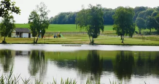  Etang de baignade du " Puychaumartin"à Château-Chervix