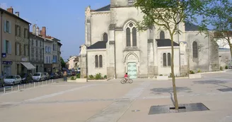 Eglise Ste Croix-nouvelle place de l'église