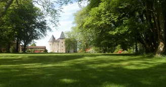 Le Château de Brie et son parc paysager fleuri