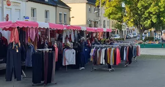 Lundi matin, le marché à Villaines-la-Juhel