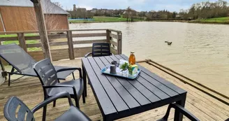 CHALET LE BROCHET, LES PIEDS DANS L'EAU, 5-7 PERS