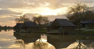 CHALET LE BROCHET, LES PIEDS DANS L'EAU, 5-7 PERS