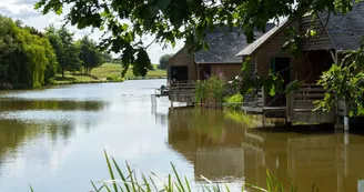 CHALET LE BROCHET, LES PIEDS DANS L'EAU, 5-7 PERS