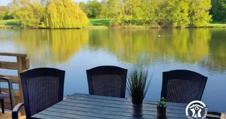 CHALET LA CARPE, LES PIEDS DANS L'EAU, 5-7 PERS