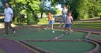 mini-golf-camping -parc-de-loisirs-de-Vaux-Ambrieres-les-vallees-53-asc-1