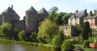 Lassay les Châteaux - vue étang