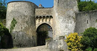 Le sentier des pierres blanches au Dorat en Limousin_1