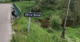 Vélo_sur_le_pont_de_la_Gorre