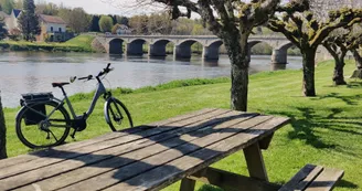 Vélo_pont_Saint_Victurnien_poltourisme