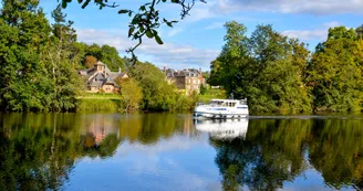 Bord_de_la_Mayenne-Sud_Mayenne_Houssay-CP-Emilie_D_-_Mayennne_Tourisme