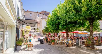 Place du village d'Aubeterre