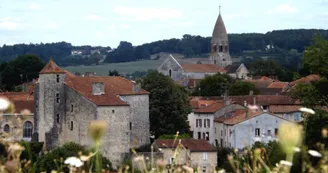 Le bourg de Montbron