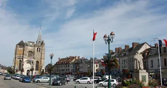 Place Dupont de l'Eure©OT du Neubourg