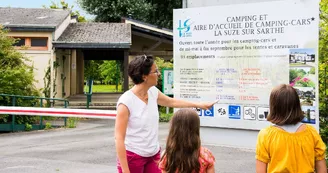 Entrée-Camping-et-Aire-Camping-car-La-Suze-sur-Sarthe