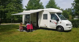 Aire de camping Car Emplacement - Camping La Sittelle Loué