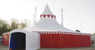 Chapiteau de l'École de Cique Mimulus à Fresnay-sur-Sarthe