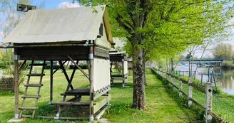 Tente insolite camping Morédéna bord de sarthe