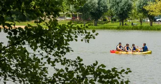 Canoës à la Base-loisirs de Brûlon