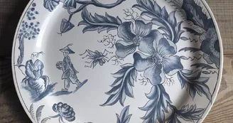 Plat de service avec décoration Chinoiserie monochrome bleu