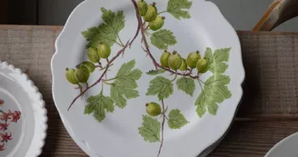 Assiette Feston avec décoration peints à la main Pouplard Groseille à maquereau