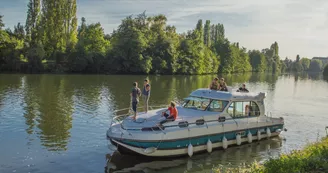 Croisière sur la Sarthe à bord d'un bateau habitable - Anjou Navigation