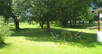 coin détente sous les arbres